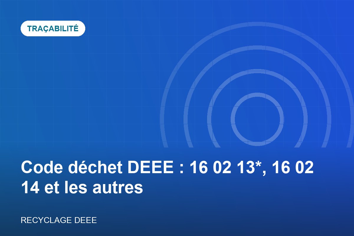 Étiquettes de codes déchets apposées sur des lots de DEEE professionnels avant enlèvement