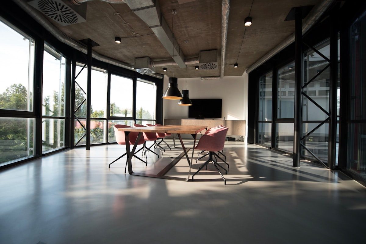 Responsable qualité consultant un registre des déchets DEEE en entreprise